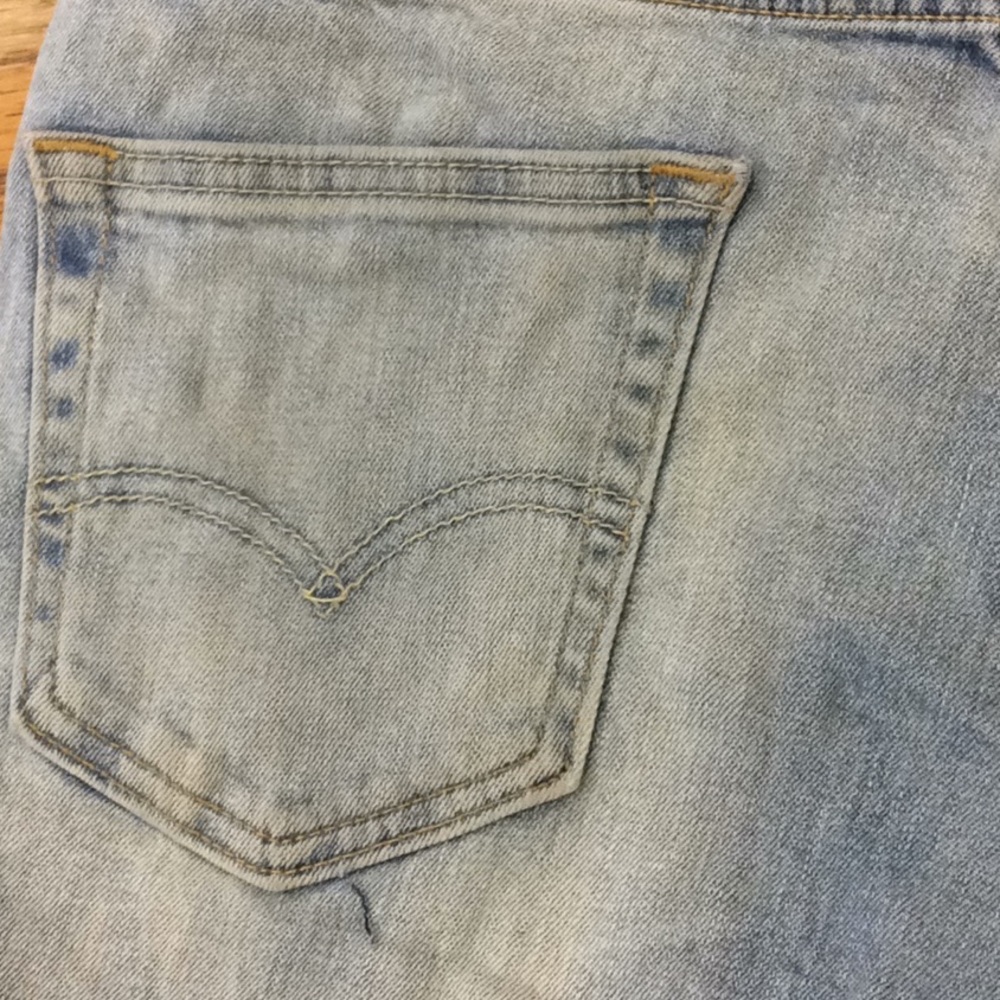 Levi’s Jean Shorts - Picture 3 of 9